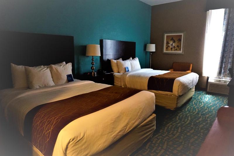 Queen Room with Two Queen Beds - Non-Smoking image 2