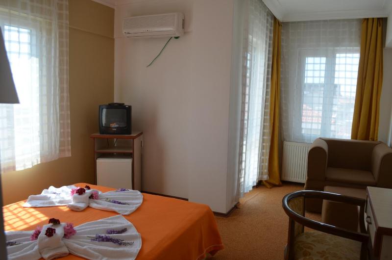 Economy Double Room image 4