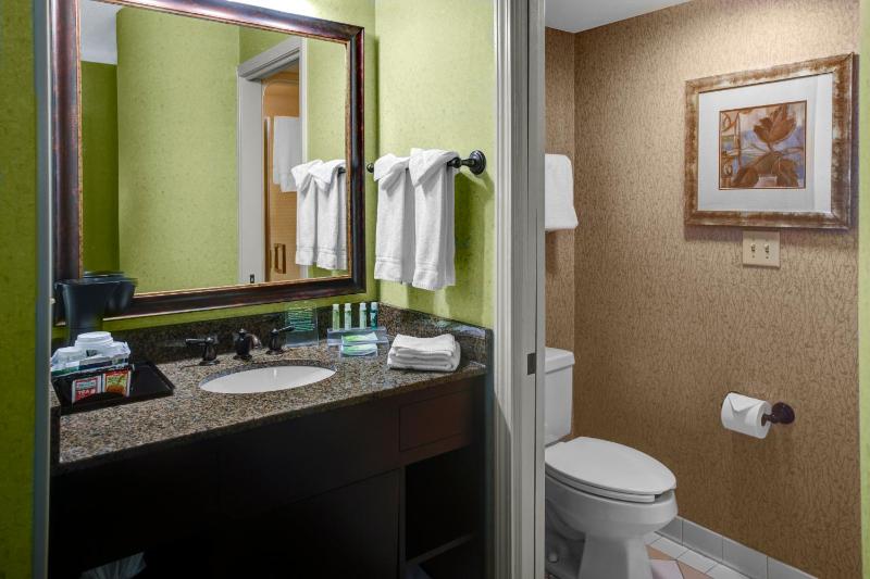Double Room with Two Double Beds - Hearing Accessible  image 2
