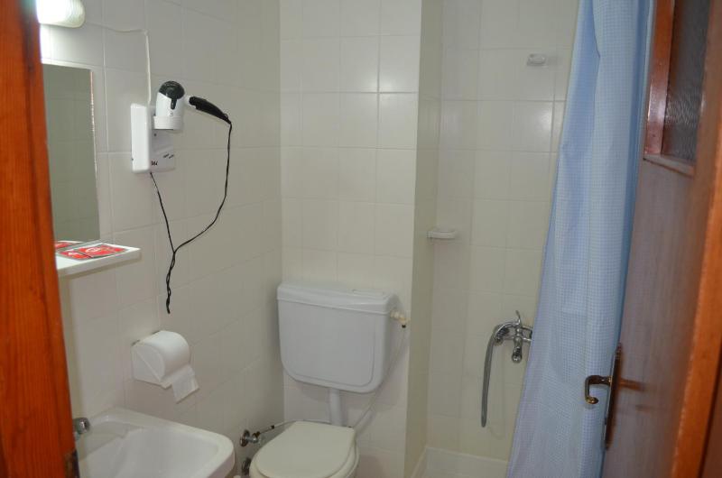 Budget Single Room image 3