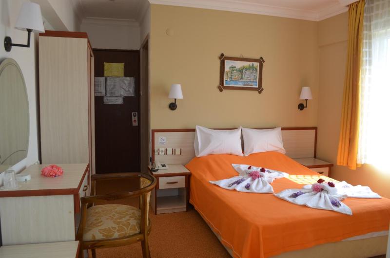 Budget Single Room image 4