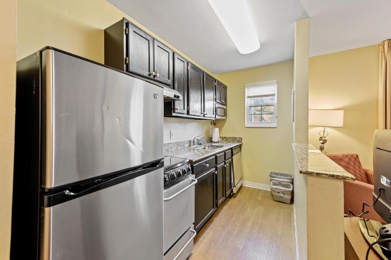 2 Bedroom Suite 2 Queen Beds Non-Smoking image 3