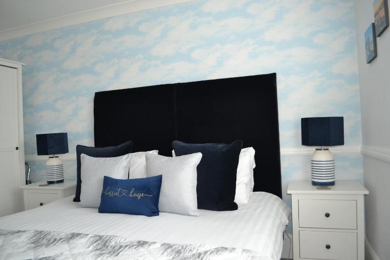 Superior King Room - Blue Skies image 3