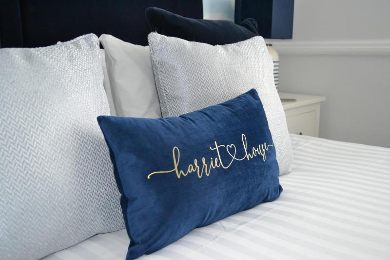 Superior King Room - Blue Skies image 1