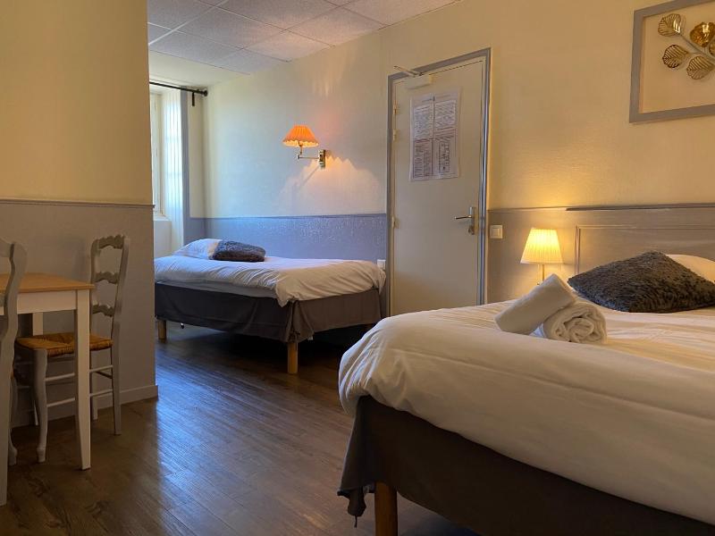 Triple Room with Private Bathroom image 2