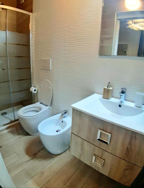 Small Double Room image 3