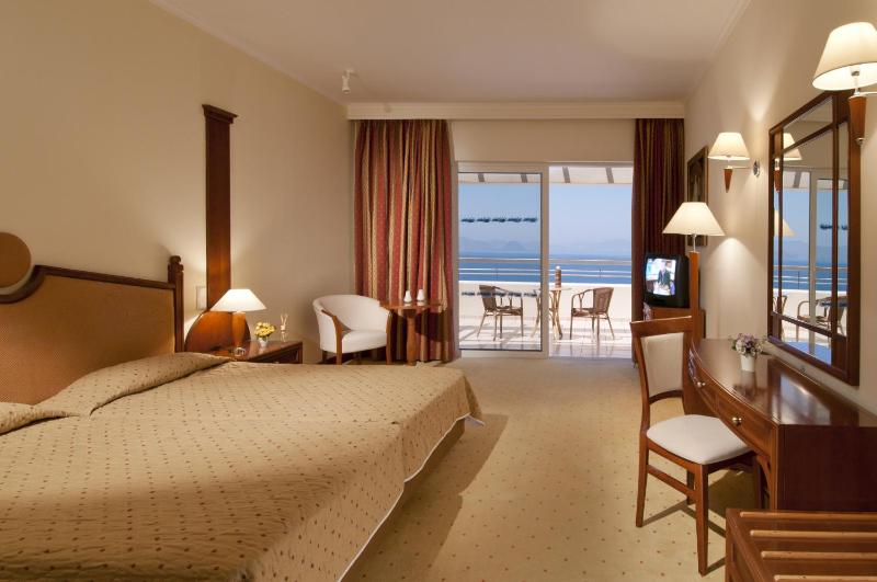 Double Room with Sea View image 4
