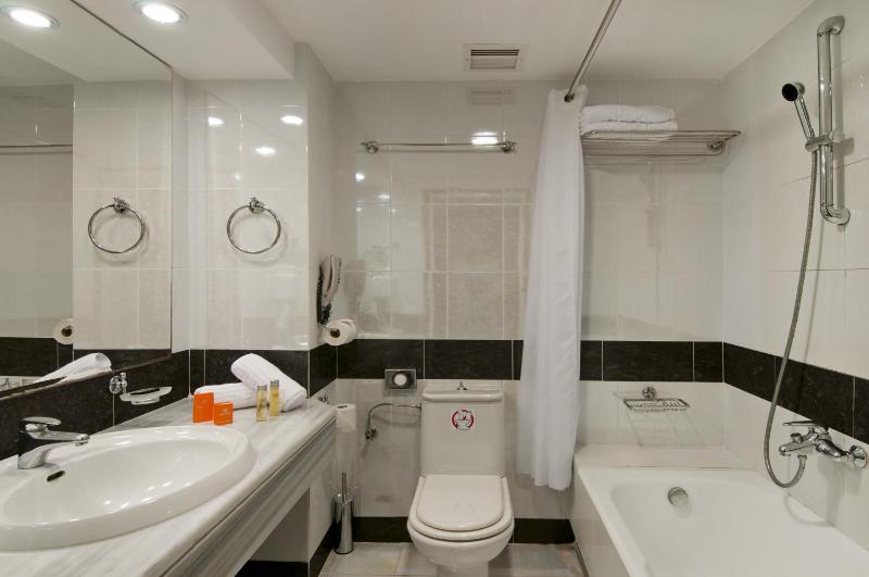 Double Room with Sea View image 1
