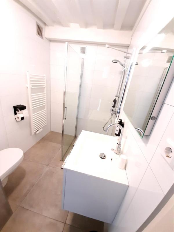 Small Double Room image 1