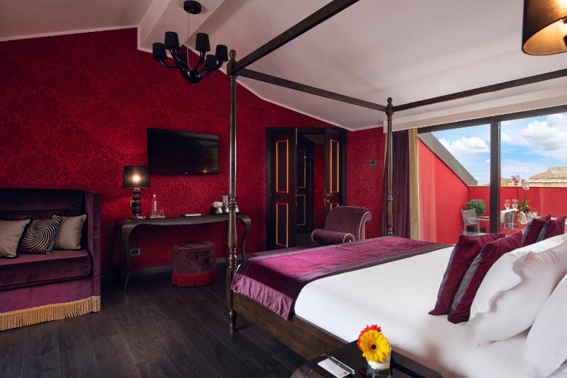 Red Suite with Jacuzzi