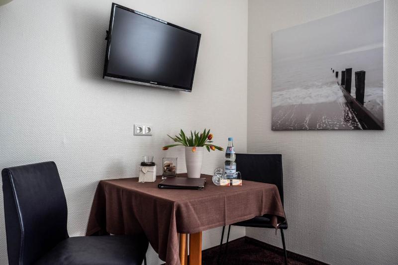 Classic Double Room image 3