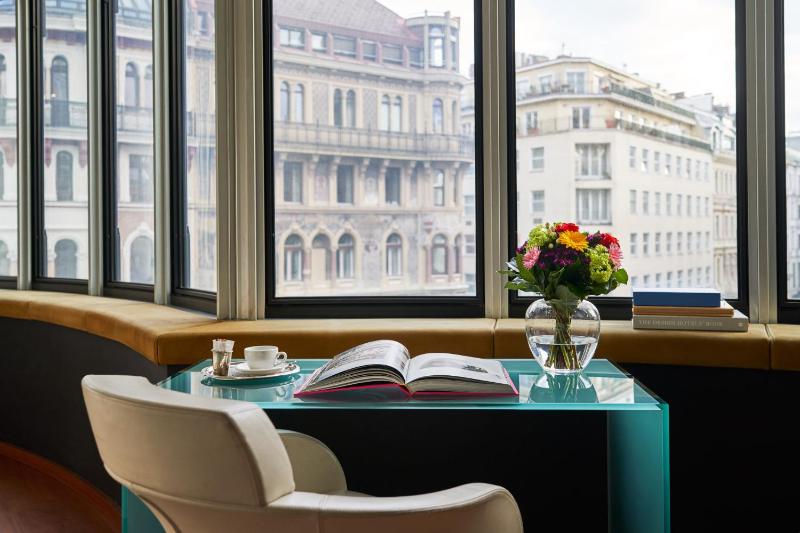 Deluxe Suite image 3