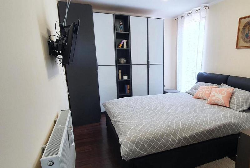 One Bedroom Apartment with Balcony and Partial Sea View image 4