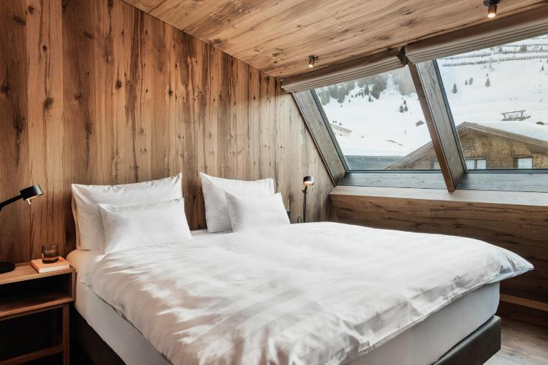 Mastersuite with Mountain View image 1