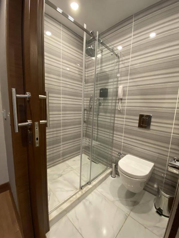 Double Room with Balcony image 2