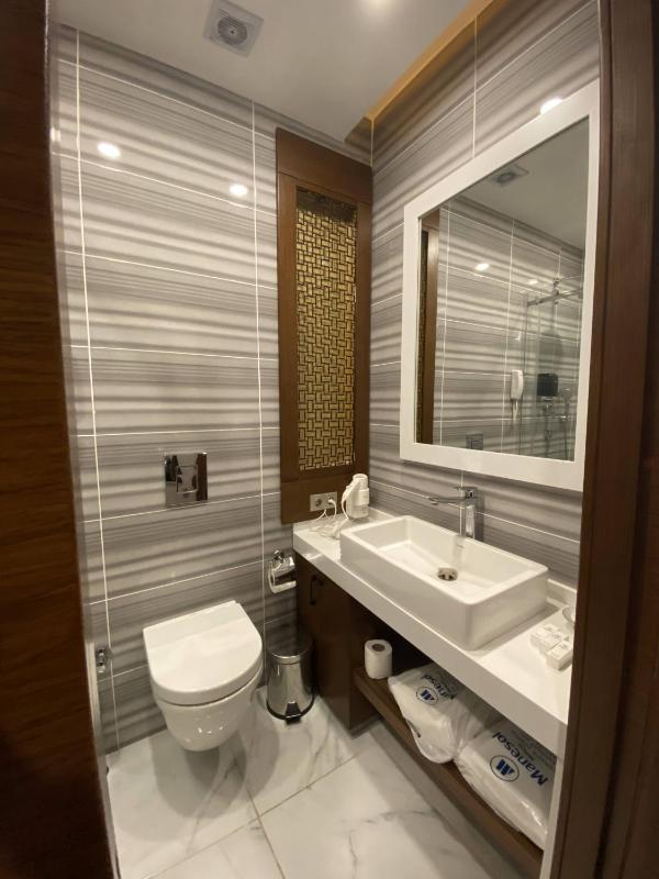 Double Room with Balcony image 3