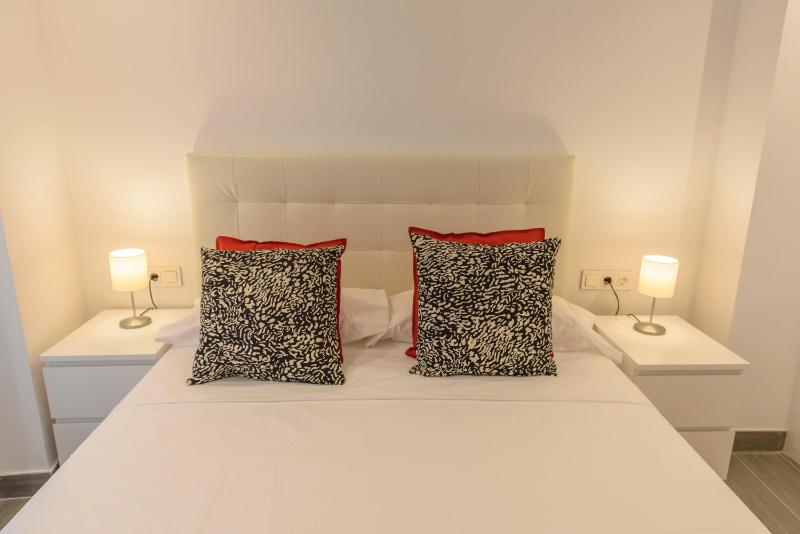 Apartamentos Constitución by Renthas - image 11