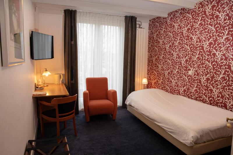 Single Room image 2
