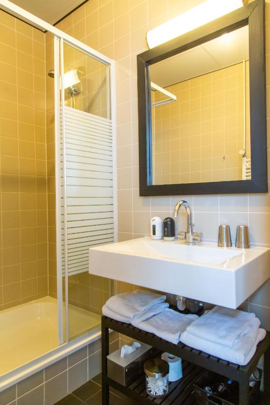Deluxe Double Room with Balcony image 3