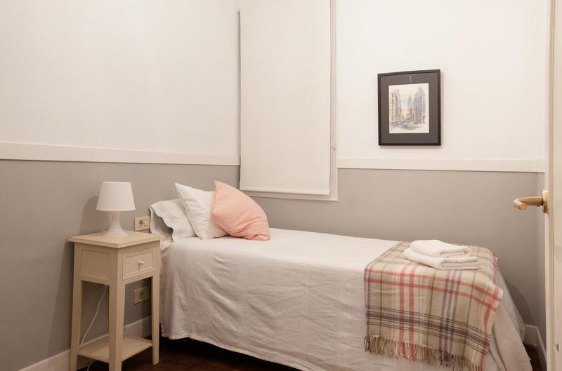 Letsgo Camp Nou Apartment - image 8