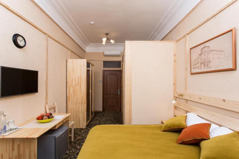 Standard Double Room image 3