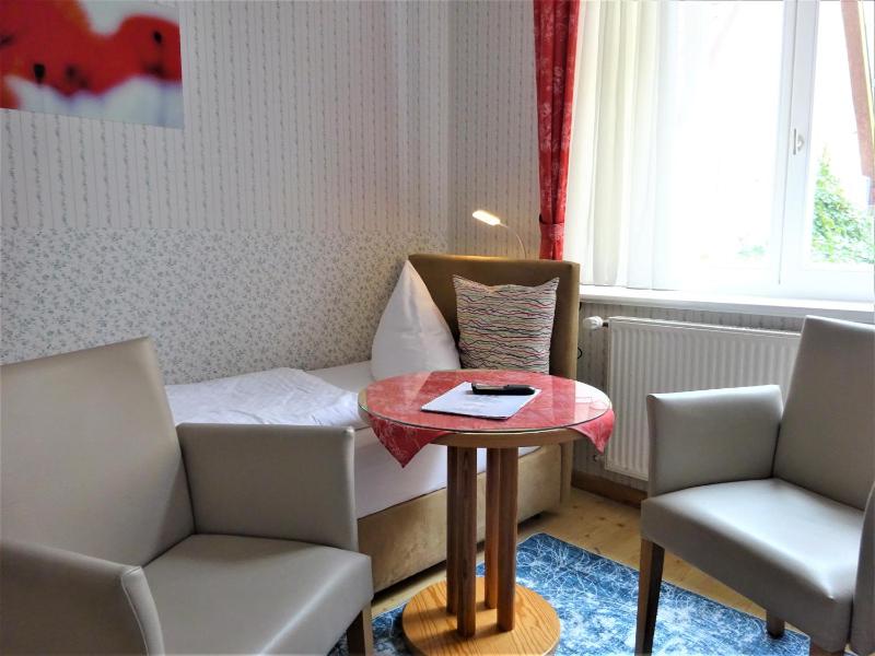 Small Twin Room image 3