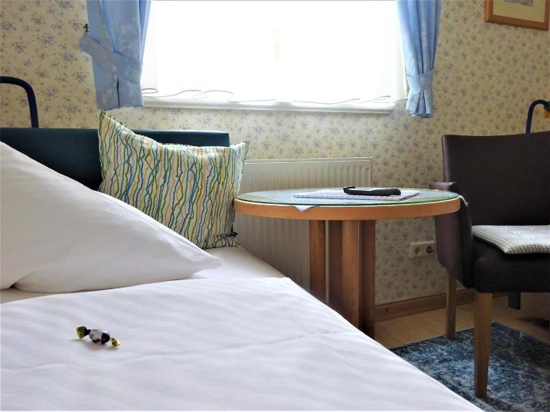 Small Twin Room image 2