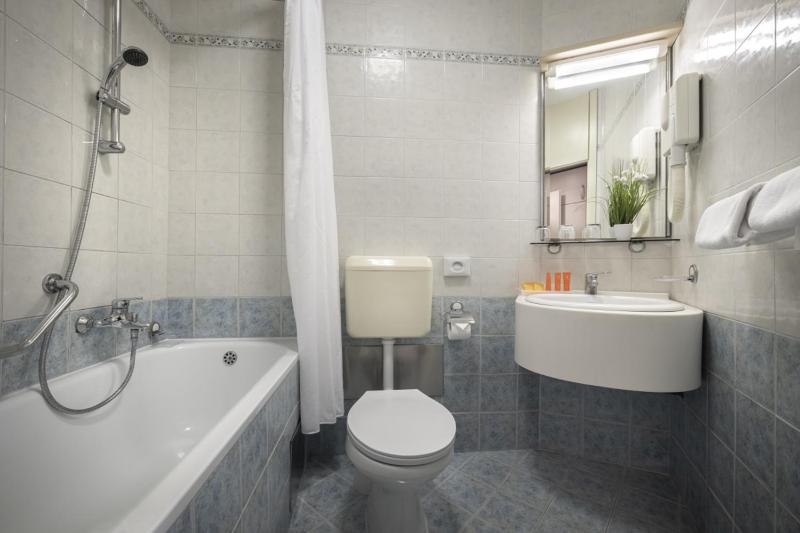 Room for 2+2 image 2