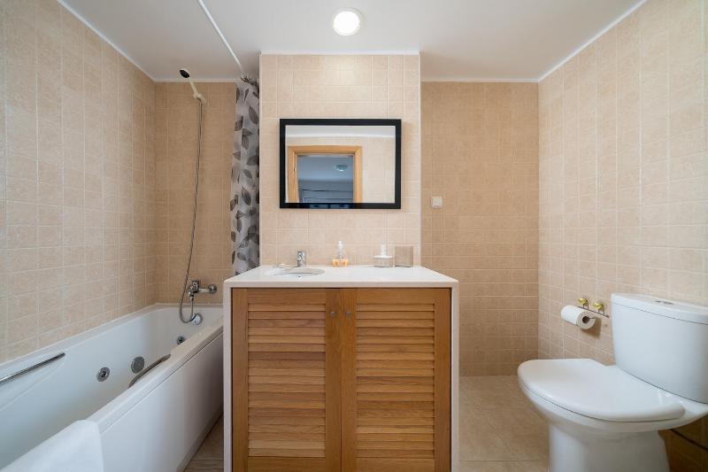 Traditional Seaside Tavira Apartment - image 11