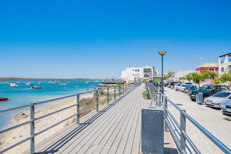 Traditional Seaside Tavira Apartment - image 9