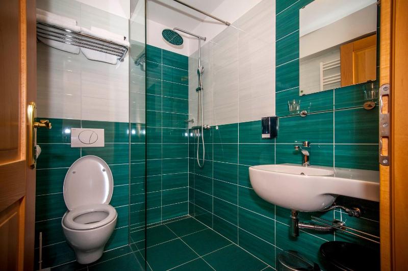 One-Bedroom Apartment with Balcony image 2