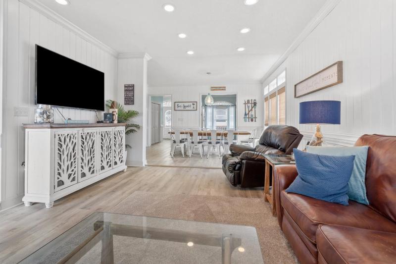 Seven-Bedroom House image 2