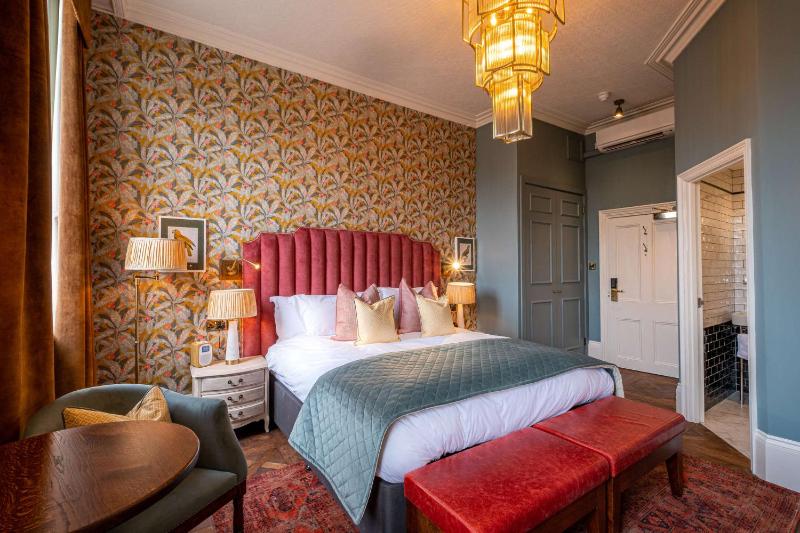 Deluxe Double Room image 3