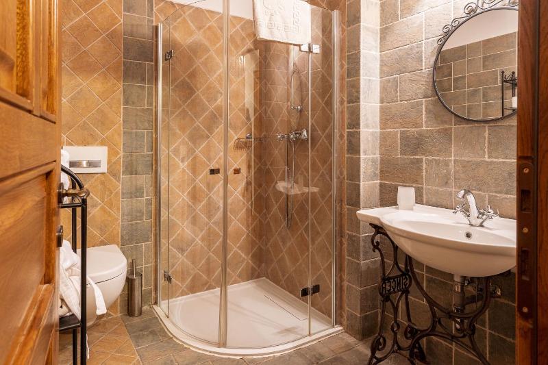 Standard Double Room image 2