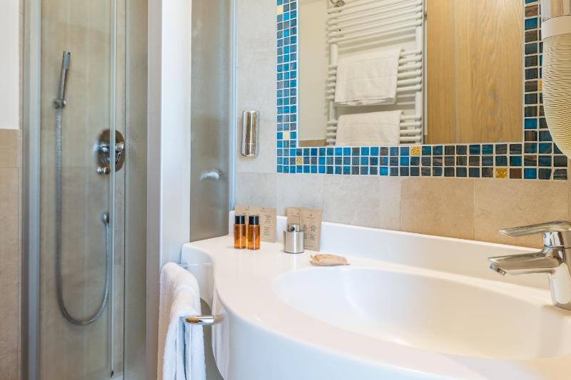 Double or Twin Room image 2