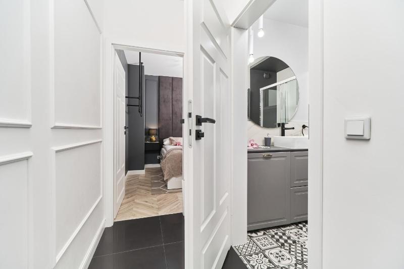 One-Bedroom Apartment image 3