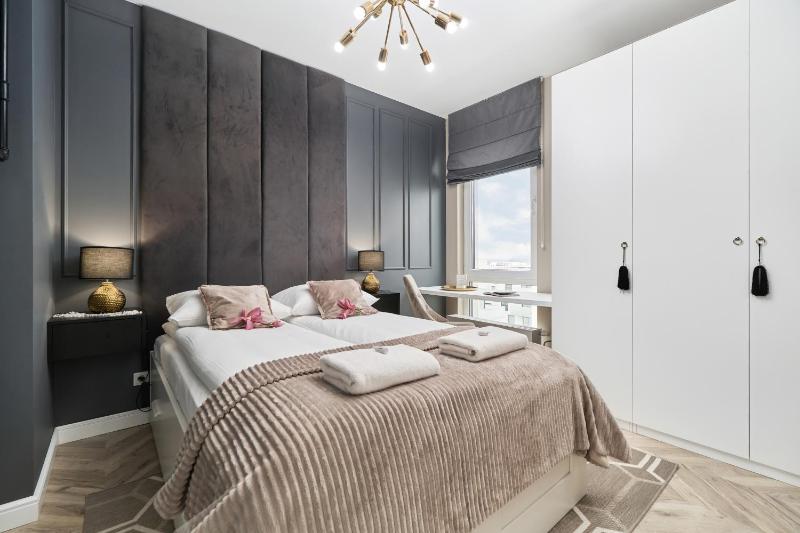 One-Bedroom Apartment image 2