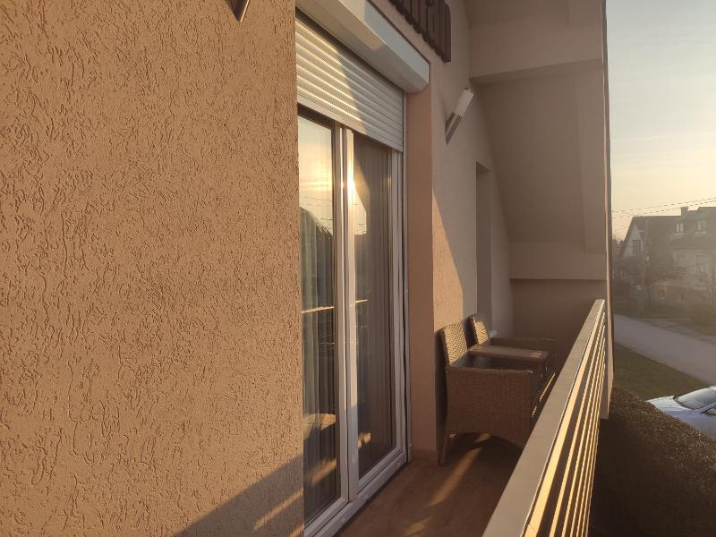 Royal De Lux - image 2