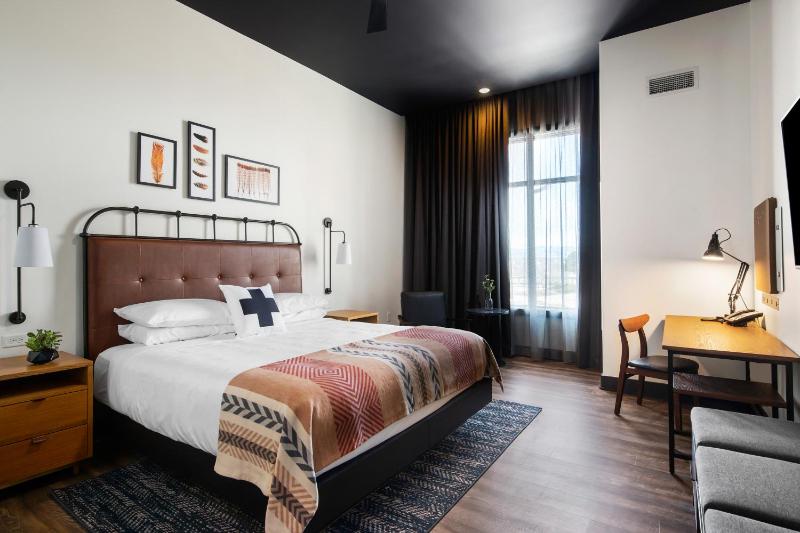 King Room - Non-Smoking image 2