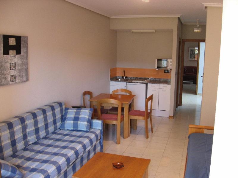 One-Bedroom Apartment (3 Adults + 1 Child) image 3
