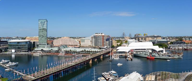 King Room with Darling Harbour View - Club Access image 2