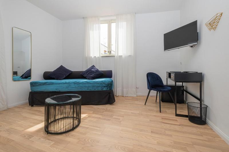 Triple Room with Private External Bathroom image 3