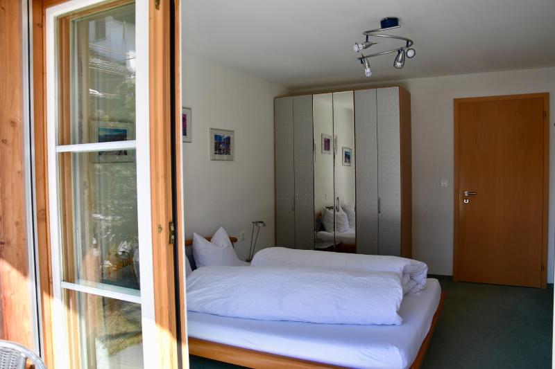 Apartment with Open Bathroom and Mountain View image 4