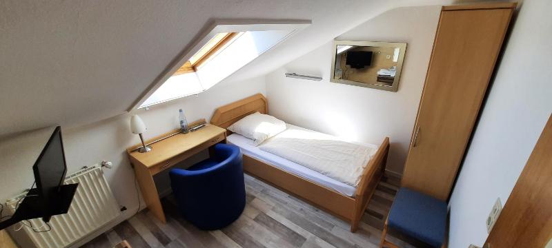 Single Room with Shared Bathroom image 1