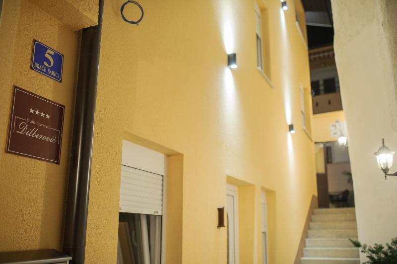 One-Bedroom Apartment image 2