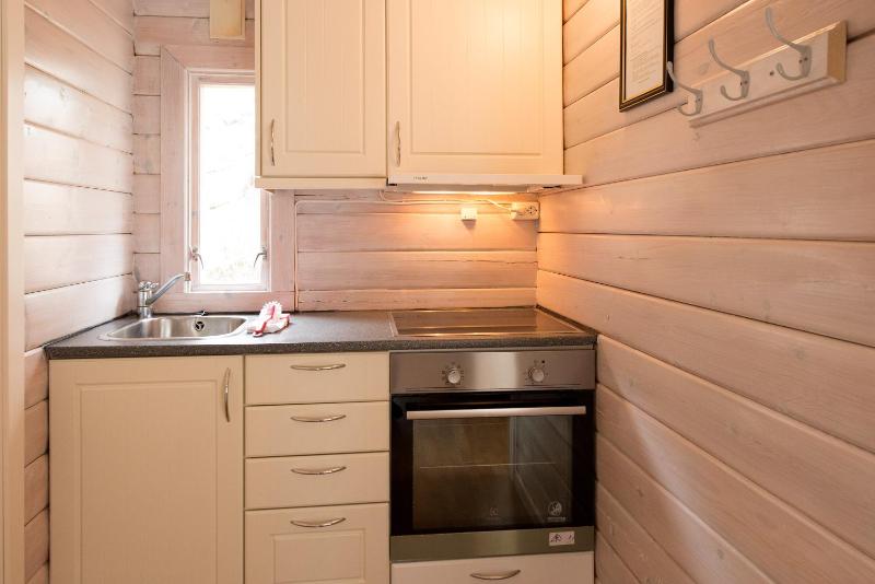 Two Bedroom Cottage with linen image 4
