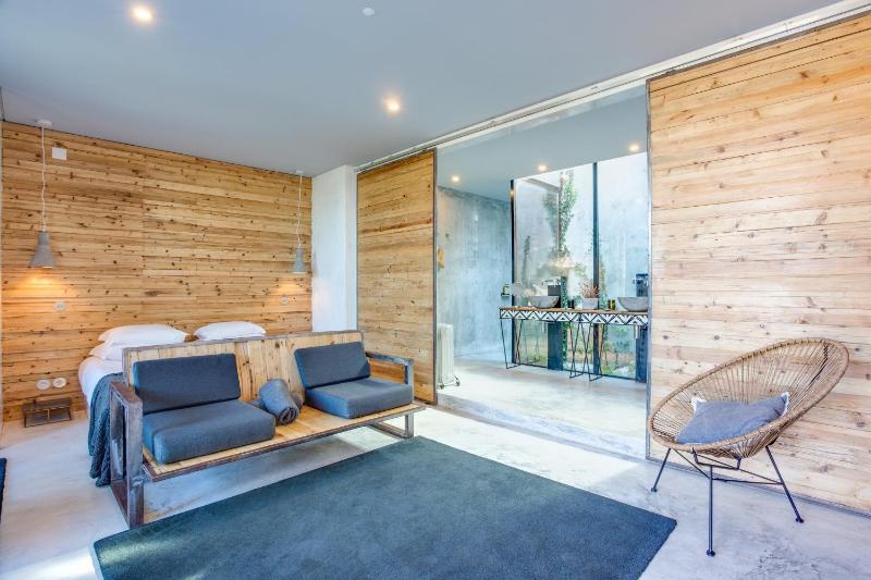 Superior King Suite image 4