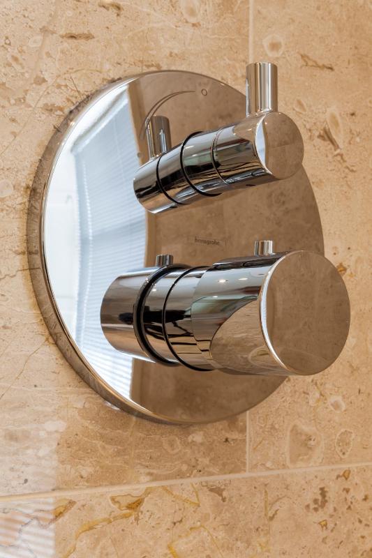 Executive Double Room with Bath  image 1