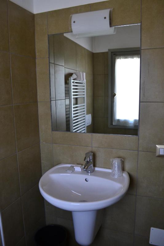 Double Room with Balcony image 4
