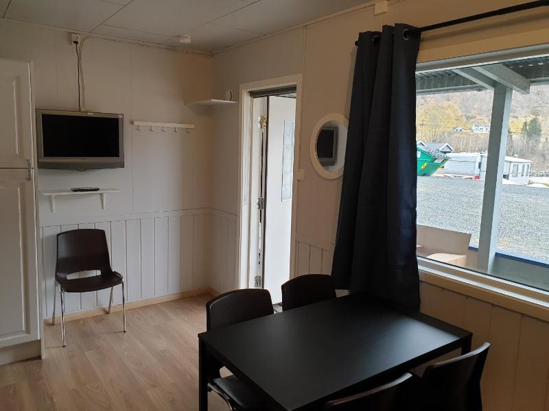 Apartment with Terrace and Shared Bathroom image 4